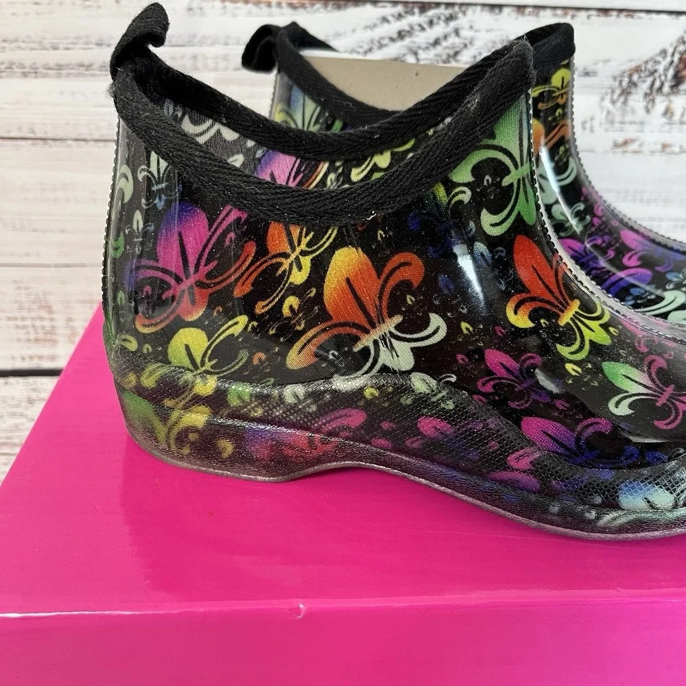 Corky's Stormy Rain Bootie Women's 7 Fleur-De-Lis Garden House Shoes Comfort